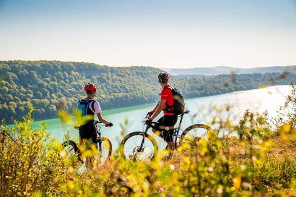 VTT électrique hôtel abbaye jura